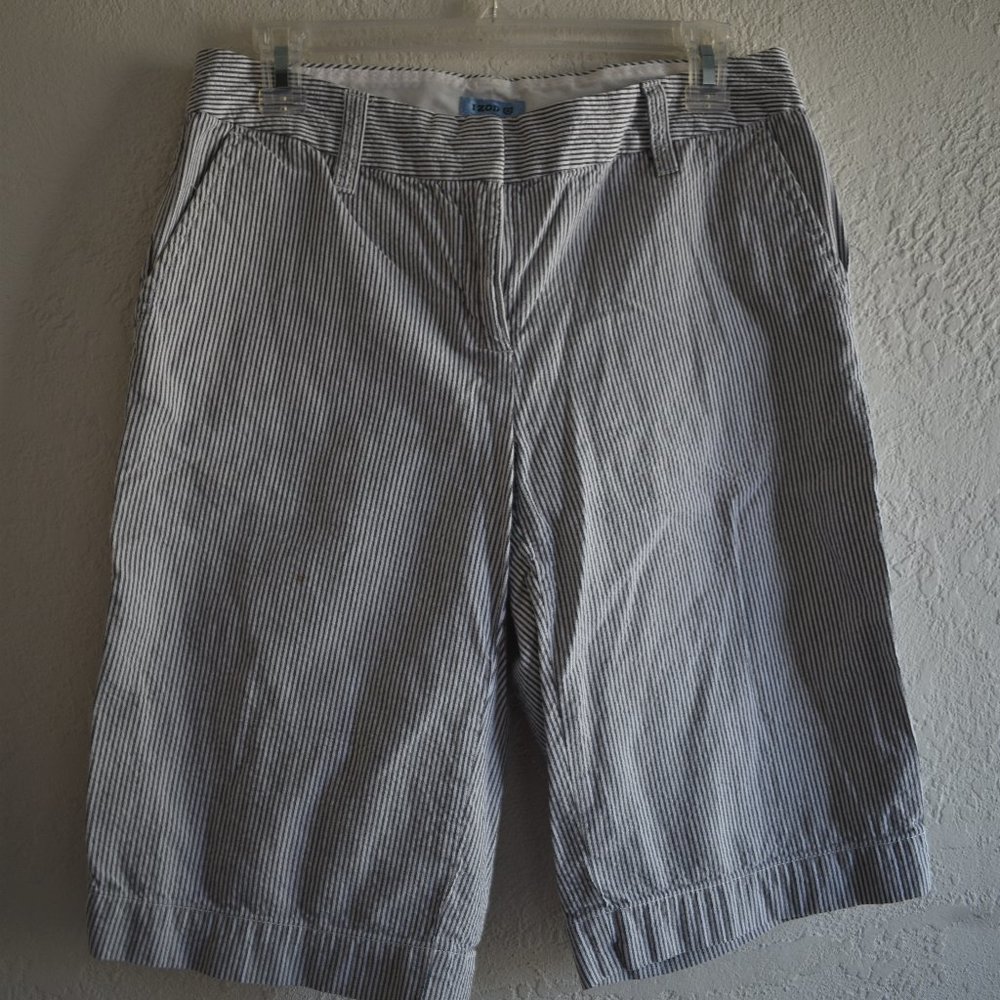 IZOD VERTICAL STRIPED BERMUDA SHORTS